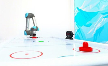 机器人冰球互动体验